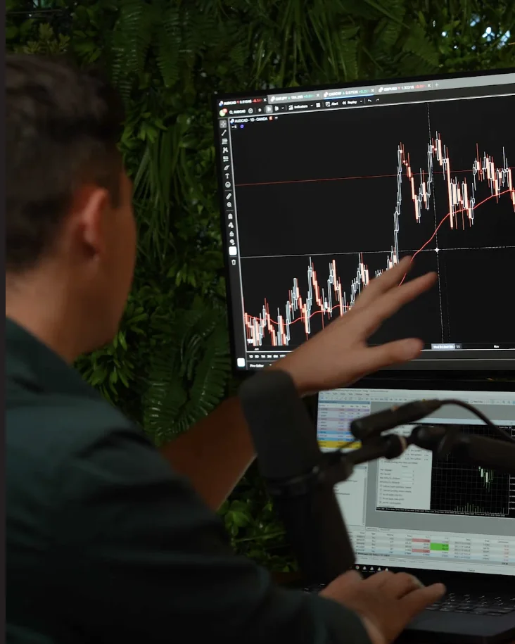 Luke walking through a live chart at his trading desk